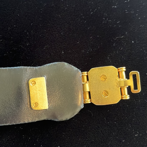 Judith Leiber Blk snakeskin belt with large cabochon/semi precious stone buckle - Picture 5 of 6